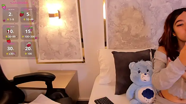 doll eyees  online show from 12/05/25, 02:20