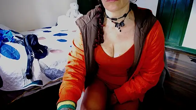 Snapshot of fenix_colette chatting on 05/20/26, 01:50 fenix colette online show from 05/20/26, 01:50
