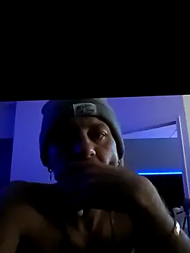 Snapshot of SidingNowness chatting on 09/16/25, 01:17 SidingNowness online show from 09/16/25, 01:17