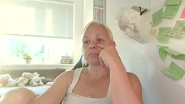 Linsy Kim online show from 09/21/25, 04:41