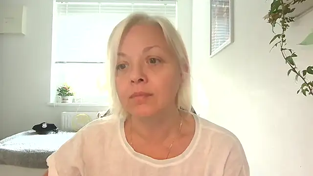 Linsy Kim online show from 10/14/25, 07:31