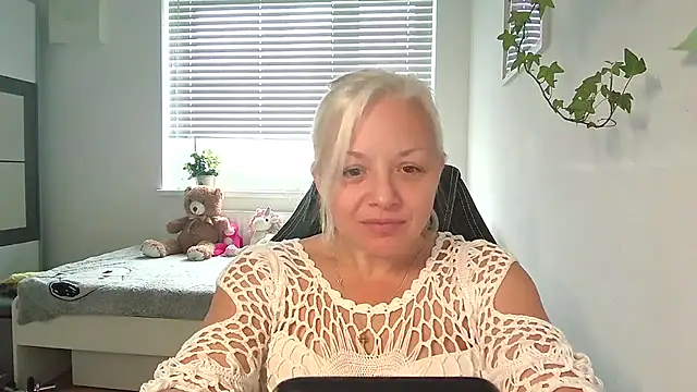 Linsy Kim online show from 12/02/25, 09:25