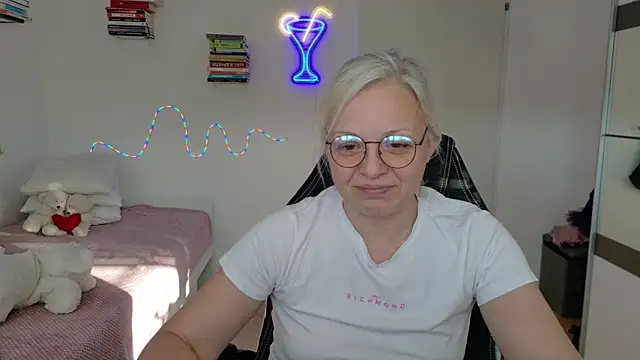 Linsy Kim online show from 04/19/26, 04:39