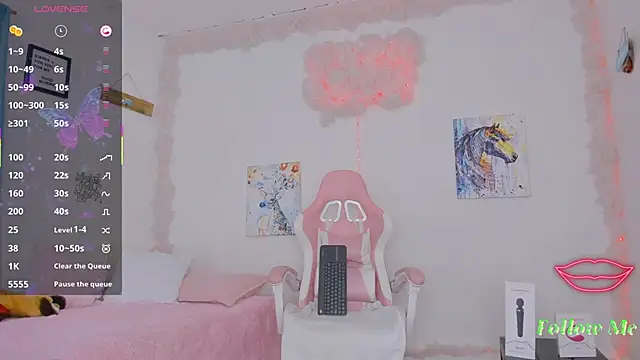 milfAaura online show from 04/22/26, 02:58