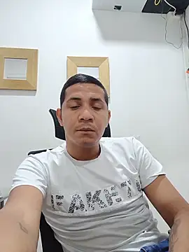 Snapshot of JoaoSalgado chatting on 05/13/26, 04:32 JoaoSalgado online show from 05/13/26, 04:32