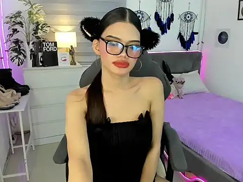 Snapshot of tstoni_talks chatting on 10/28/25, 10:01 tstoni talks online show from 10/28/25, 10:01