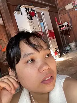 Ngoc-bbi online show from 10/18/25, 02:36