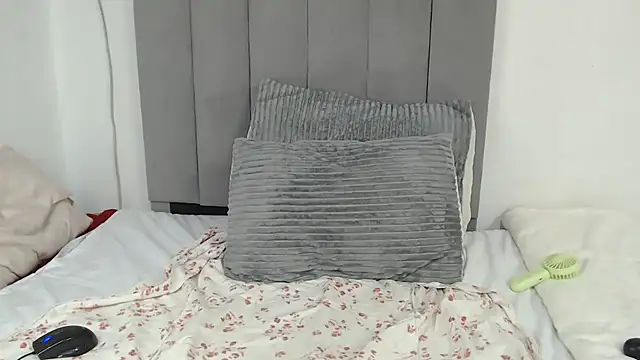 Snapshot of Sexy_melanin17 chatting on 10/16/25, 04:35 Sexy melanin17 online show from 10/16/25, 04:35