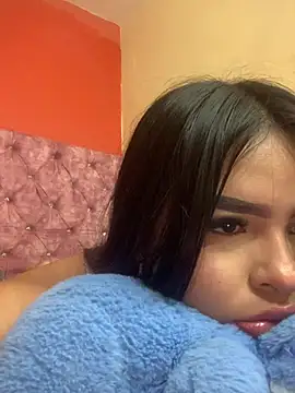 SweetSophie26 online show from 06/25/26, 05:12