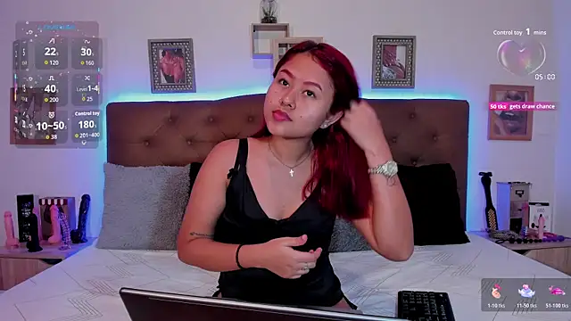 MAYASMITH   online show from 11/03/25, 12:17