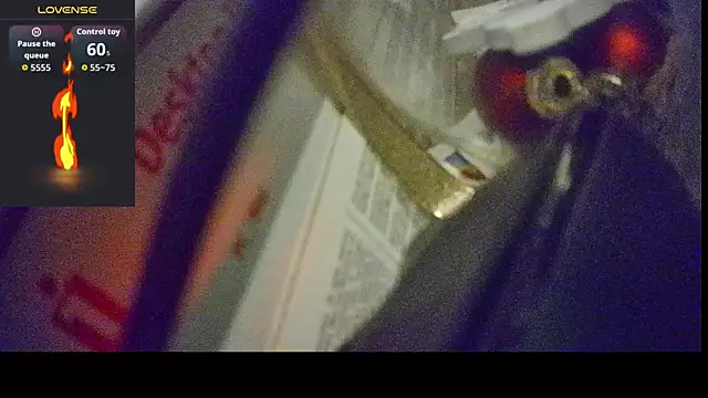 Snapshot of lovetoalwayscum chatting on 09/30/25, 09:42 lovetoalwayscum online show from 09/30/25, 09:42