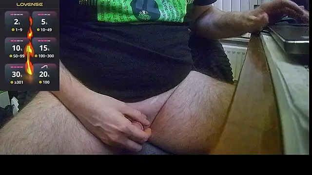 Snapshot of lovetoalwayscum chatting on 10/08/25, 09:23 lovetoalwayscum online show from 10/08/25, 09:23