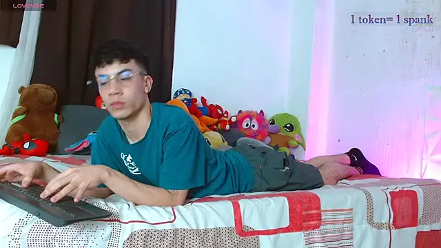 aaronjames1 online show from 12/02/25, 10:16