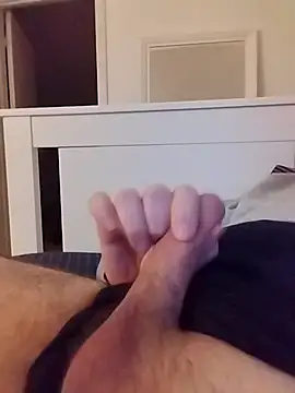 Snapshot of NewJoiner chatting on 10/11/25, 09:46 NewJoiner online show from 10/11/25, 09:46