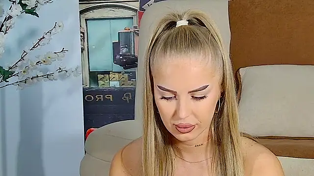 AubrieleRouj1 online show from 09/19/25, 03:13