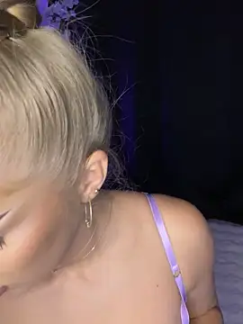 AubrieleRouj1 online show from 09/30/25, 03:50