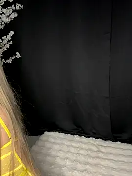 AubrieleRouj1 online show from 10/09/25, 03:43