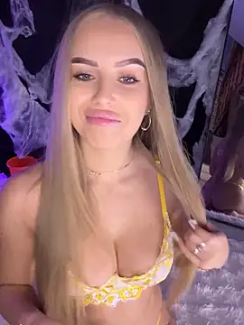 AubrieleRouj1 online show from 10/24/25, 04:03