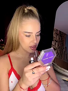 AubrieleRouj1 online show from 11/14/25, 05:00