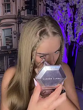 AubrieleRouj1 online show from 04/21/26, 07:06