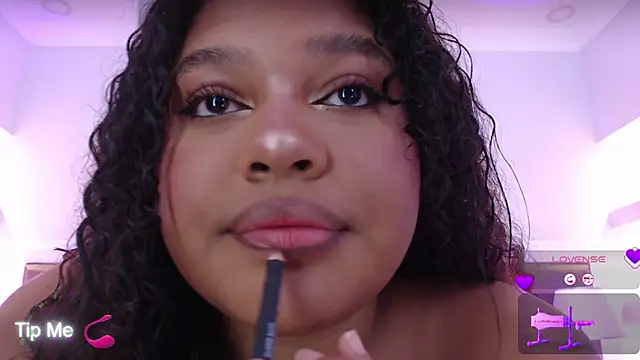 Snapshot of LennaEvans chatting on 09/23/25, 10:51 LennaEvans online show from 09/23/25, 10:51