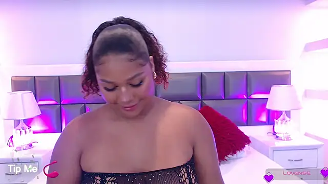 Snapshot of LennaEvans chatting on 09/27/25, 01:05 LennaEvans online show from 09/27/25, 01:05