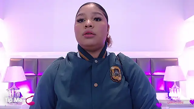 Snapshot of LennaEvans chatting on 10/06/25, 10:45 LennaEvans online show from 10/06/25, 10:45