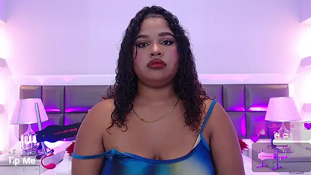 Snapshot of LennaEvans chatting on 10/15/25, 10:59 LennaEvans online show from 10/15/25, 10:59