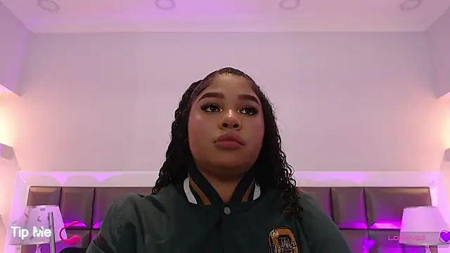 Snapshot of LennaEvans chatting on 10/18/25, 11:33 LennaEvans online show from 10/18/25, 11:33