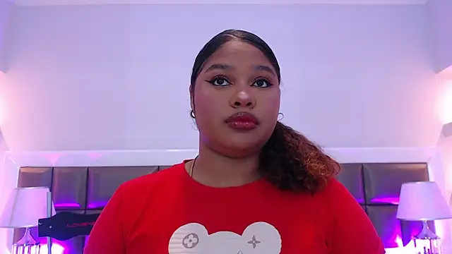 Snapshot of LennaEvans chatting on 10/21/25, 10:49 LennaEvans online show from 10/21/25, 10:49