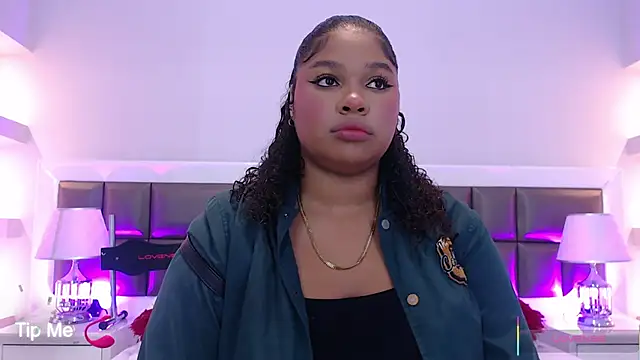 Snapshot of LennaEvans chatting on 10/23/25, 11:31 LennaEvans online show from 10/23/25, 11:31