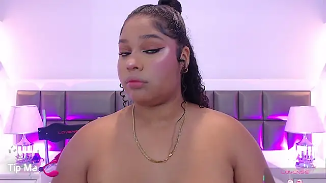 Snapshot of LennaEvans chatting on 10/24/25, 11:17 LennaEvans online show from 10/24/25, 11:17