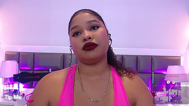 Snapshot of LennaEvans chatting on 10/28/25, 10:52 LennaEvans online show from 10/28/25, 10:52