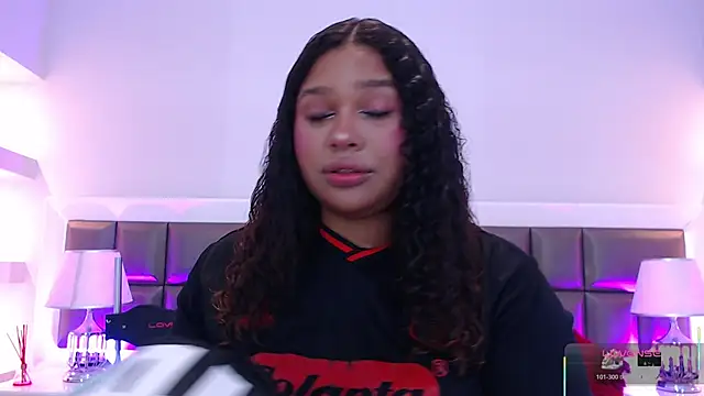 Snapshot of LennaEvans chatting on 11/07/25, 12:49 LennaEvans online show from 11/07/25, 12:49