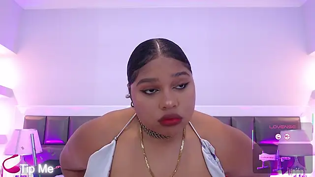 Snapshot of LennaEvans chatting on 11/12/25, 11:10 LennaEvans online show from 11/12/25, 11:10