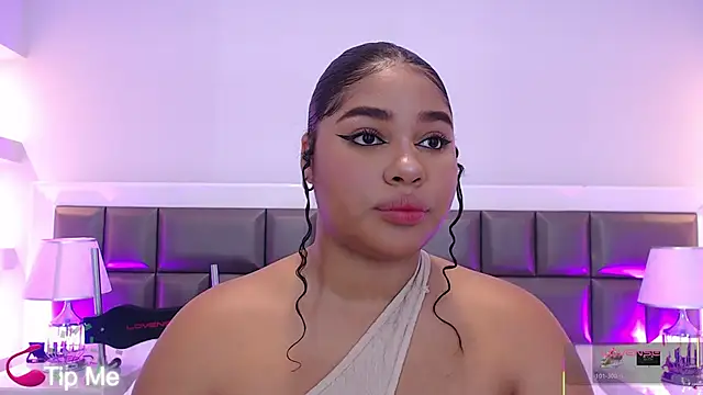 Snapshot of LennaEvans chatting on 12/05/25, 11:08 LennaEvans online show from 12/05/25, 11:08