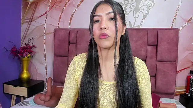 luna maisonn online show from 12/13/25, 08:25