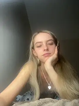 Angelloverxo online show from 10/17/25, 09:50