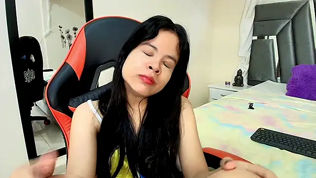 MiniLove 01 online show from 04/17/26, 12:19