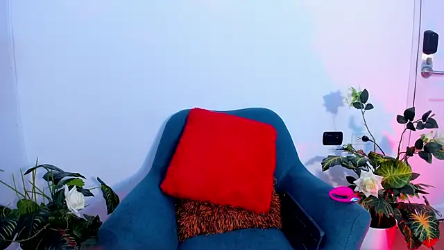 MilenaCrown online show from 11/03/25, 08:32