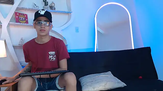 PRETTY FEM online show from 09/12/25, 01:22