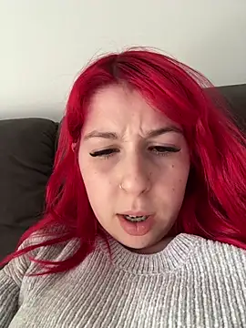 Snapshot of ilaria_miss98 chatting on 02/27/26, 10:15 ilaria miss98 online show from 02/27/26, 10:15