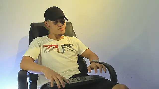 Snapshot of Manuel_FPG chatting on 09/13/25, 07:57 Manuel FPG online show from 09/13/25, 07:57