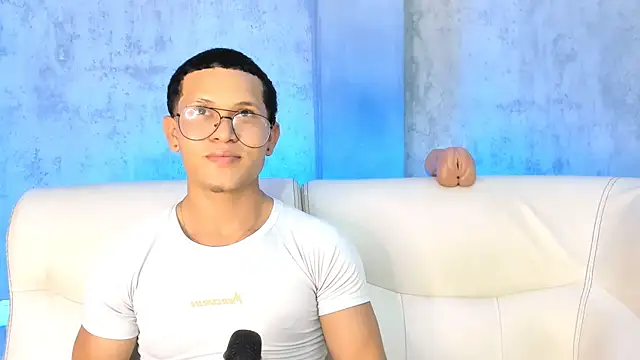 Snapshot of Manuel_FPG chatting on 10/06/25, 08:28 Manuel FPG online show from 10/06/25, 08:28