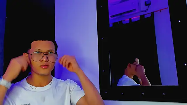 Snapshot of Manuel_FPG chatting on 10/18/25, 01:08 Manuel FPG online show from 10/18/25, 01:08