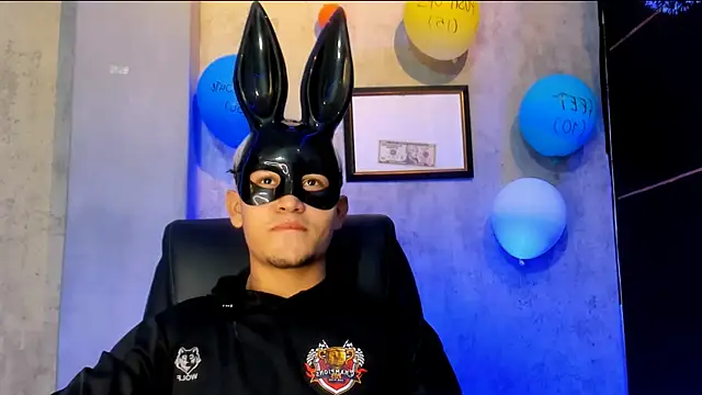 Snapshot of Manuel_FPG chatting on 11/24/25, 02:00 Manuel FPG online show from 11/24/25, 02:00