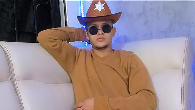 Snapshot of Manuel_FPG chatting on 11/28/25, 01:30 Manuel FPG online show from 11/28/25, 01:30