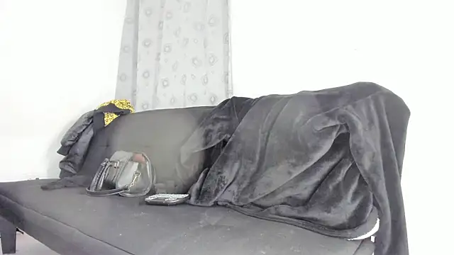 mila dash online show from 11/08/25, 01:06