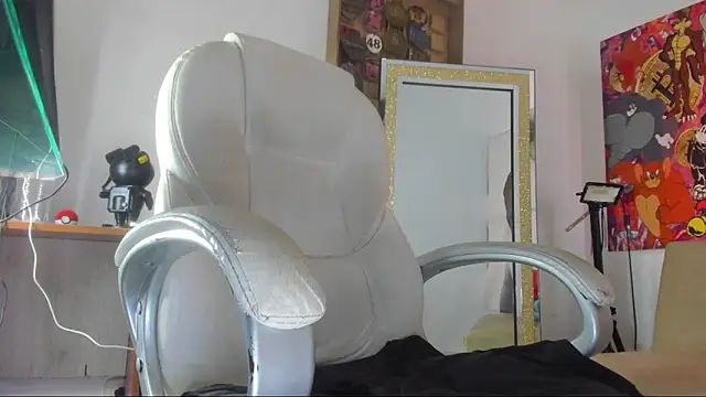 mila dash online show from 11/10/25, 12:15