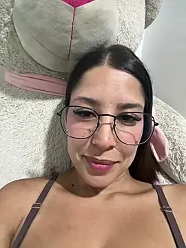 Snapshot of luvely chatting on 03/08/26, 03:54 luvely online show from 03/08/26, 03:54